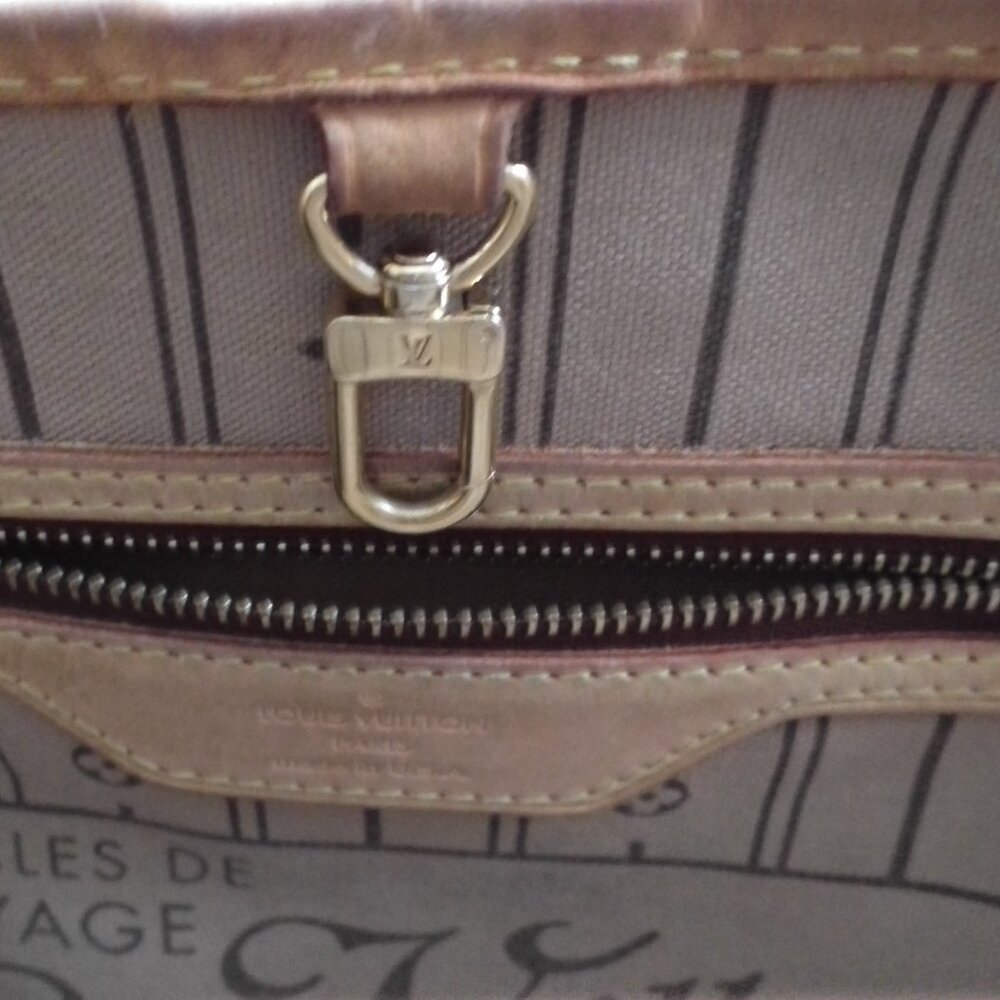 AUTHENTIC LOUIS VUITTON MEDIUM SIZED SHOULDER BAG - Picture 5 of 10